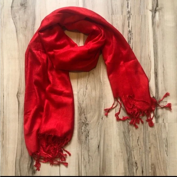 Lululemon & Buff Headband, Knitted Toque, 3 Pashmina Scarves - Picture 7 of 12